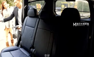 Tài xế taxi đánh thuốc mê nữ hành khách và cưỡng hiếp cô Tài xế taxi đánh thuốc mê nữ hành khách và cưỡng hiếp cô