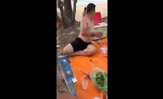 Đang nhậu lôi ra chịch trước mặt bạn bè chất chơi người dơi Đang nhậu lôi ra chịch trước mặt bạn bè chất chơi người dơi